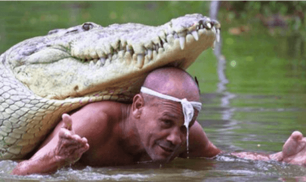 The man rescued a dying crocodile and they stayed best friends for over 20 years