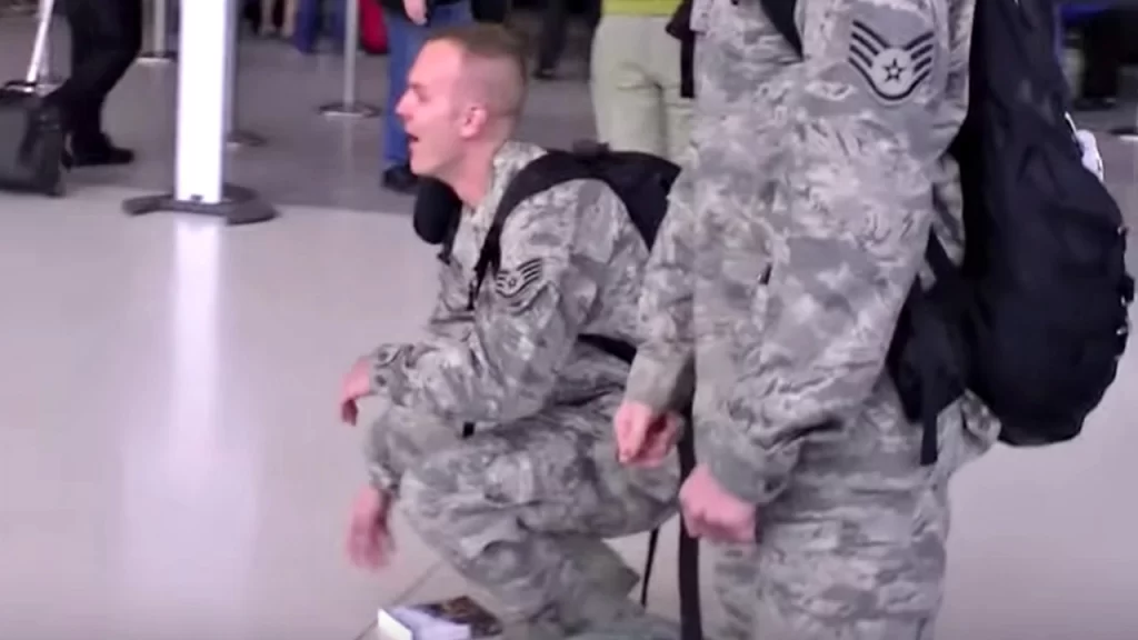 Serviceman Drops To His Knees When His Moms And Dads Aren't There To Greet Him